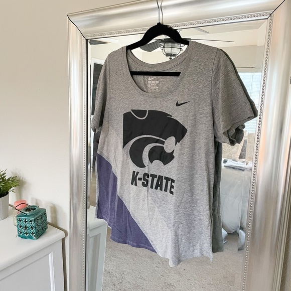 Nike Tops - Nike Tee